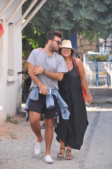 Üzüntü ve küslüklerini bile kendi içinde yaşayan biri olarak, asla kırıcı yanıtlarım olmamıştır. insan'a saygı, insan'a sevgi'yi gerektirir...