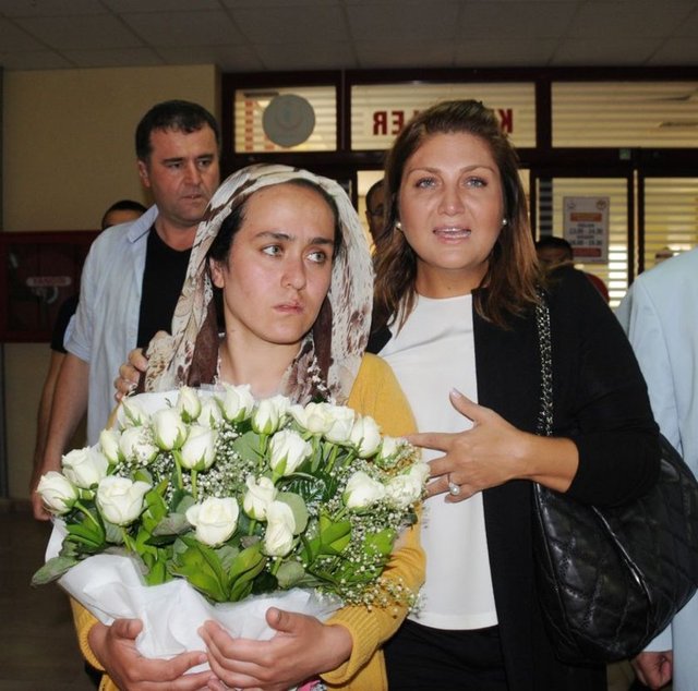 Ancak bu kez adımı 'nefret' kelimesi ile yanyana koyan Sevgili kızım Mutlu Kaya'ya; 'Gençliğin verdiği o heyecanla, sakın ha Güzel Kızım. Nefret kelimesini asla o gencecik yüreğine koyma. Billur sesinle nefret kelimesini telaffuz etme.. -