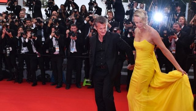 SEAN PENN, CHARLIZE THERON 