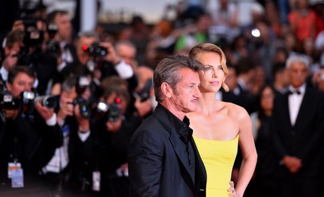 SEAN PENN, CHARLIZE THERON 