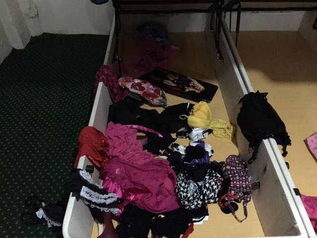 sosyal paylaşım sitesi üzerinden evli çiftlere swinger yöntemiyle fuhuş yaptırdığı ihbarını almaları üzerine operasyon başlattı.  -