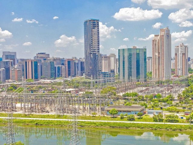 9: São Paulo - 1.523 kilometrekarelik alan içinde, 5789 yüksek binalar vardır.