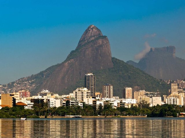 25- Rio de Janeiro - 1.182 kilometrekare içinde, - 2.595 boyunda binaları var.