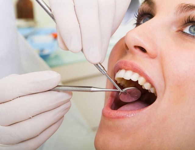 2 yılda bir diş hekimine gidilmektedir. İleride oluşabilecek sistematik rahatsızlıkların önüne geçebilmek için ağız ve diş bakımını düzenli yapmak, koruyucu ve önleyici tedavileri yaptırmak esastır" dedi.