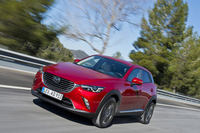 MAZDA'NIN YENİ DÖNEMİ BAŞLADI - Uzun süredir sessizliğini muhafaza eden Mazda, Autoshow Fuarı'yla birlikte sunmaya başladığı yeni modelleriyle atağa kalktı. Fuarda uzun süredir satışa sunulması beklenen yeni Mazda CX-3'ün fiyatları açıklandı.