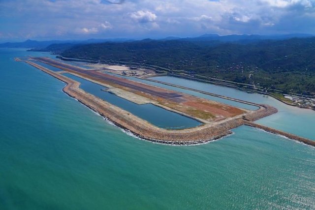 Türkiye'nin deniz üzerine inşa edilen ilk havalimanı "Ordu-Giresun" bugün açılacak.