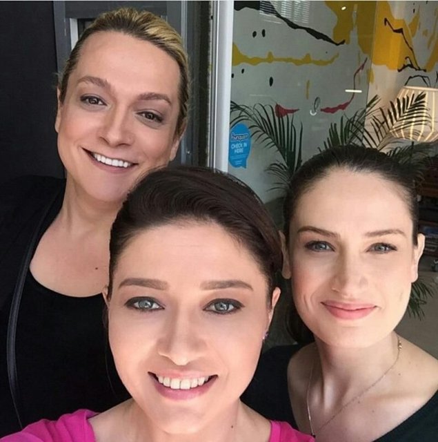 2000 yılından itibaren bir çok dizi ve sinema projesinde rol alan Ayta Sözeri'nin patlama yaptığı rol 2014 yılında yayınlanan Kayıp Şehir dizisindeki Duygu karakteriydi.