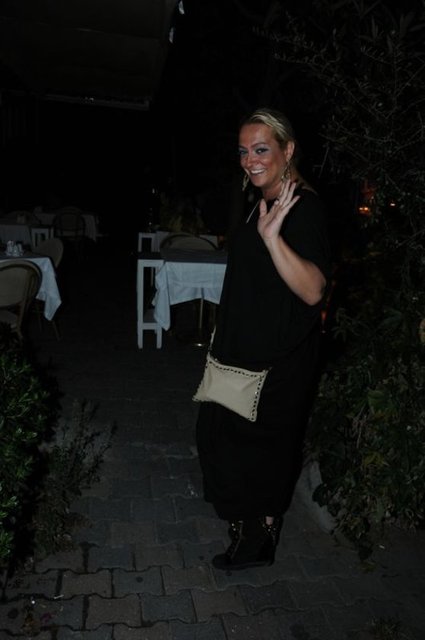 Daha sonra Ulan İstanbul'da da Umay karakteriyle rol alan Sözeri, reyting rekorları kıran Paramparça dizisinin kadrosuna da sonradan dahil olarak Nezaket karakteriyle dizinin önemli karakterlerinden biri olmayı başardı.