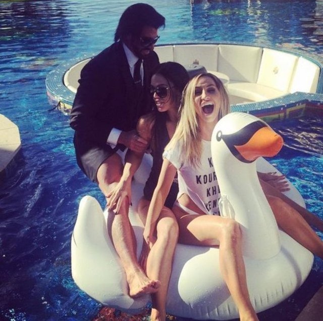 Instagram hesabından lüks hayatının fotoğraflarını paylaşan Travers Beynon kayınpederini de çıldırtmıştı.