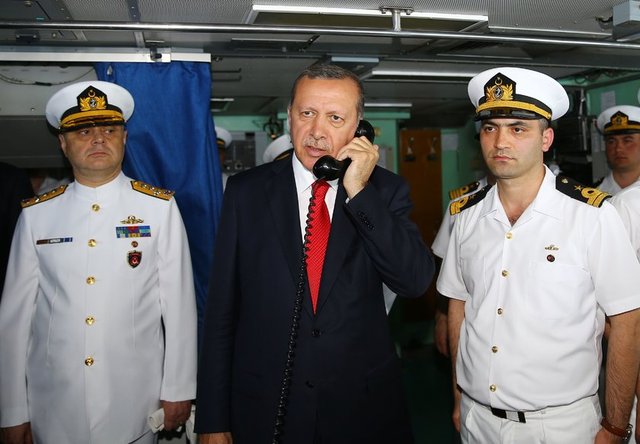 Atışların hedefi tam isabetle vurması, protokol tarafından alkışlandı.