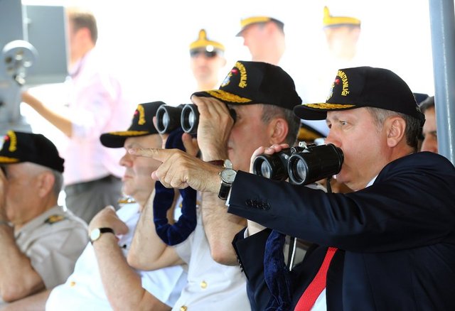Görevin tamamlanmasının ardından helikopterler, tatbikatın sancak gemisi olan TCG Salihreis'in önünden alçak uçuş yaparak Cumhurbaşkanı Erdoğan'ı selamladı.