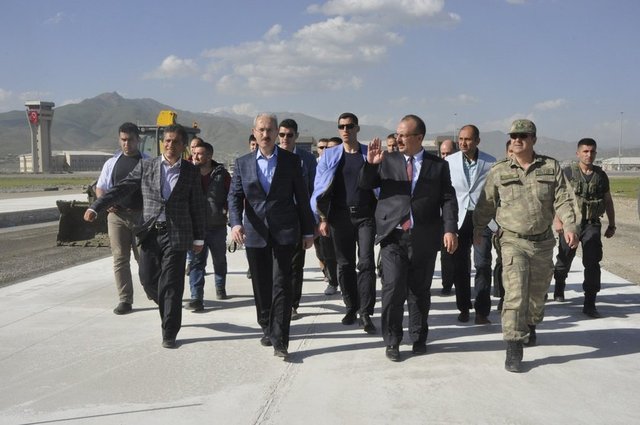 Tatbikat kapsamında, ilk olarak belirlenen hedefe Deniz Kuvvetleri Komutanlığına bağlı Sea Hawk helikopterlerinden atış yapıldı.