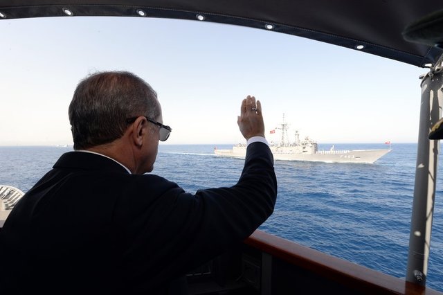 Deniz Kuvvetleri Komutanlığı unsurlarının isabetli atışlarının ardından Kösele, üzerinde bulunulan TCG Salihreis Fırkateyni'nden de atış yapılması talebini dile getirdi.