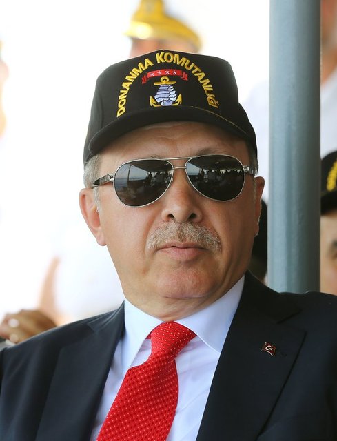 Deniz Kuvvetleri Komutanlığınca ilk defa hareketli hedefe Hellfire güdümlü mermi atışı yapıldığı bildirildi.
