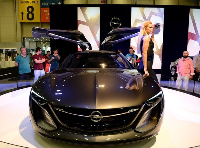 İşte İstanbul Autoshow 2015'in en güzel stand kızları...