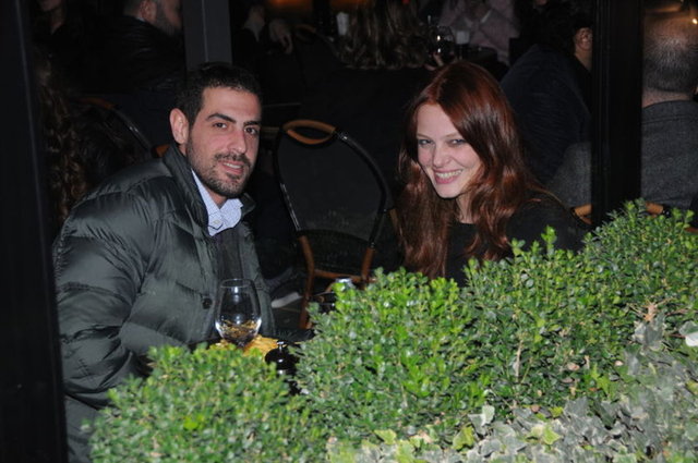 Boşanma kararı sonrası, arkadaşları mahkemeden çıkan Naz Elmas'ı teselli etmek için Karaköy Sofra London'a yemeğe götürdü.