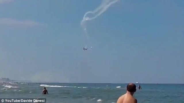 Denize çakılan uçaklardan birinin pilotu Marco Ricci ölürken...