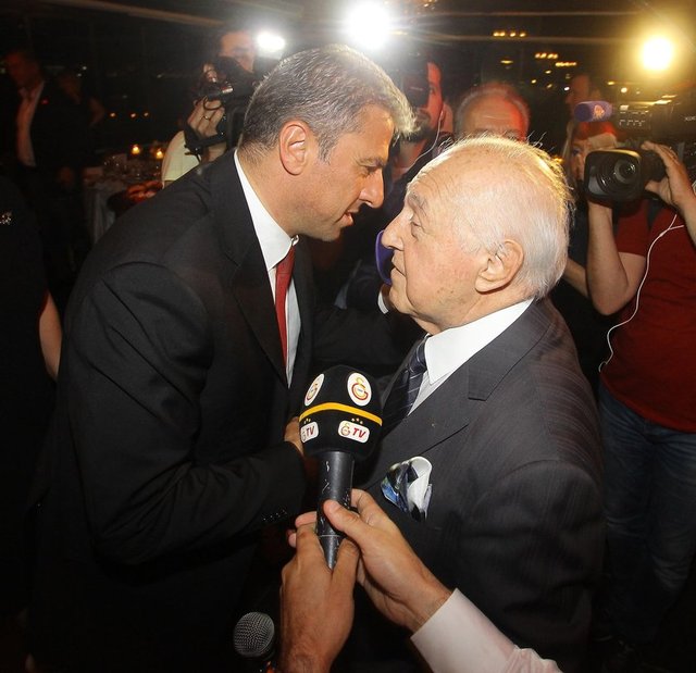 Abdurrahim Albayrak, "Allah'ıma şükürler olsun, camiamıza hayırlı olsun. Emeği geçen herkese teşekkür ediyorum. I love you Hamza hoca" şeklinde duygularını dile getirdi.