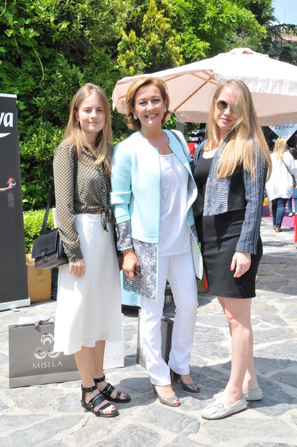 LORA NEGRİ, REVNA, YELDA DEMİRÖREN