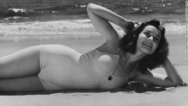 1955 - Kalça kısmı görece kapalı mayolar