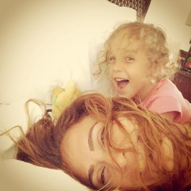 Kızı Melisa'nı tedavisi için ABD'ye giden ve geçtiğimiz aylarda dönenen Ceyda Düvenci yaşadıklarını analttı.