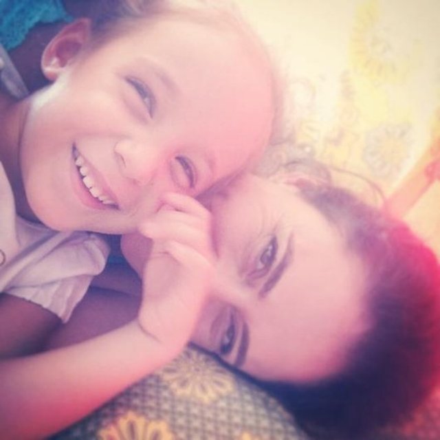 Düvenci, doğduktan bir gün sonra beyin kanaması geçiren CP hastası kızı Melisa'yı ve birlikte neler yaşadıklarını ELLE dergisinin Kids ekine anlattı.