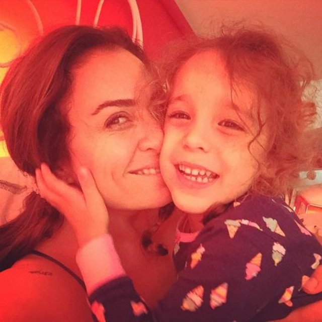 Bir ay orada kalıp günde ikişer terapi yaptık. Melisa o dönem inanılmaz gelişme gösterdi.