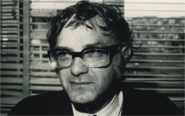 Attila İlhan Türkiye'ye dönmeye karar verir. Missakian'ı da getirmek istese de pasaportu olmadığı için getiremez. Sürekli mektuplaşırlar. Sürekli onu getirmek için uğraşsa da başaramaz. Zamanla mektuplar seyrekleşir.