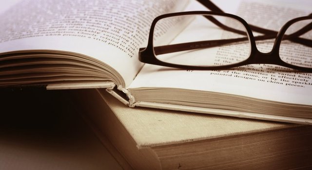 yüzde yüz, yüzde bin beş yüz, - yüzde hudutsuz kere yüz… - Kadın erkeğe dedi ki: - -Baktım - dudağımla, yüreğimle, kafamla; - severek, korkarak, eğilerek, - dudağına, yüreğine, kafana. - Şimdi ne söylüyorsam - karanlıkta bir fısıltı gibi sen öğrettin bana..