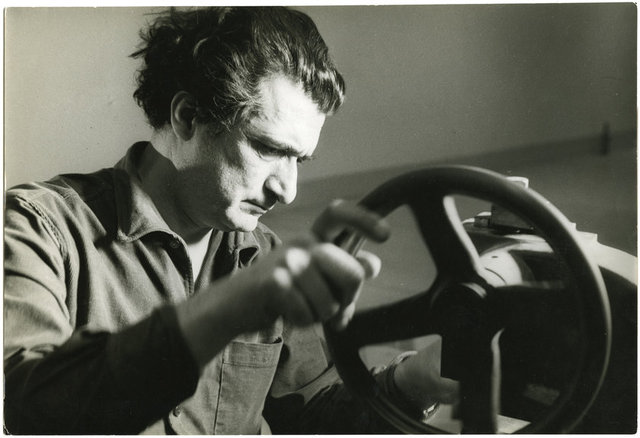 Bunun üzerine eşi Eren Eyüpoğlu evi terk edip Fransa'da yaşamaya başladı. Daha sonra eşi ve çocuğunun yanına döndü, ama bunu hiç unutmadı.