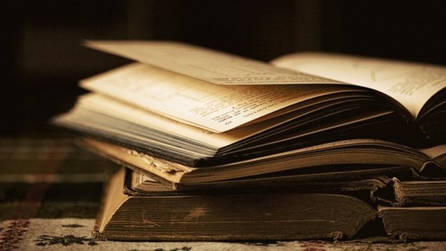 Erkek kadına dedi ki: - -Seni seviyorum, - ama nasıl, - avuçlarımda camdan bir şey gibi kalbimi sıkıp - parmaklarımı kanatarak - kırasıya - çıldırasıya… - Erkek kadına dedi ki: - -Seni seviyorum, - ama nasıl, - kilometrelerle derin, kilometrelerle dümdüz, -