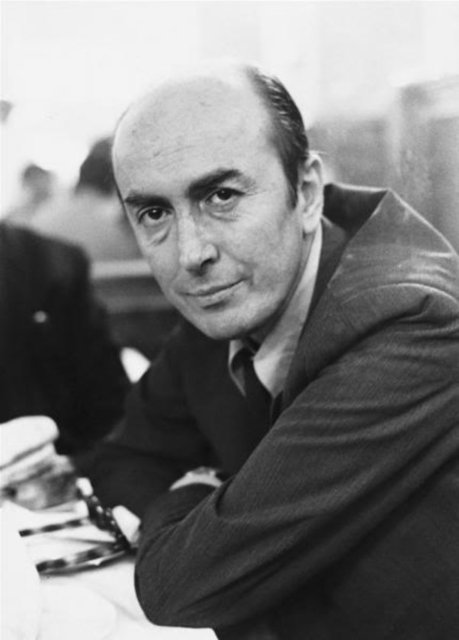 Edip Cansever de Tomris Uyar için "Tomris rakıyı çok severdi, bense onu." der.