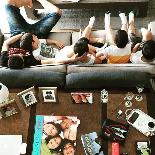 GÜLBEN ERGEN  - Bizim evde bir gün...