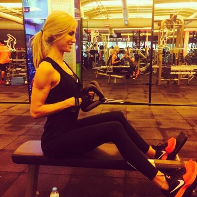 ÇAĞLA ŞIKEL - E yani çalışıyoruz birazcık