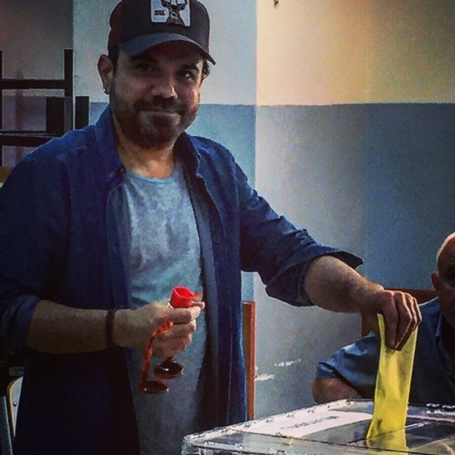 KENAN DOĞULU  - 30 kişilik konser ekibim oy verebilsin diye Kopenhag uçağımız bugündü. Akşam meydandaki konserimize yetişiyoruz kimse panik olmasın:) -