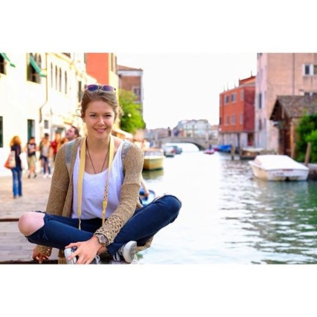 BURCU BİRİCİK - Sevgiliye bakış