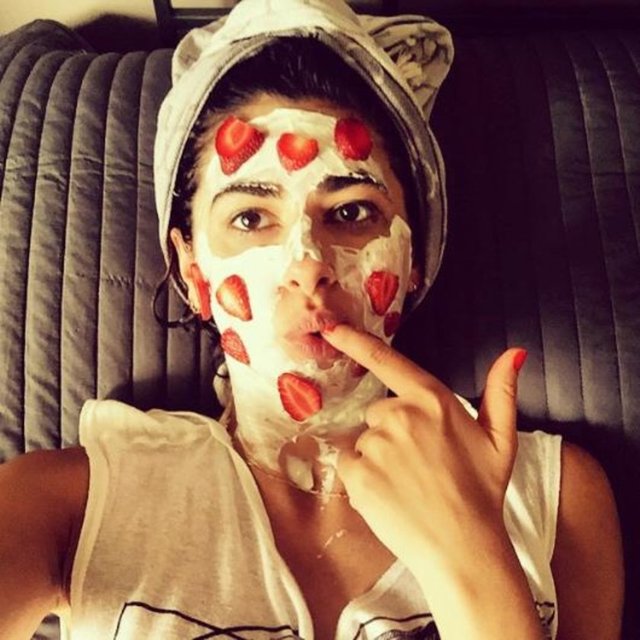 NESRİN CAVADZADE  - Güzellik sırları