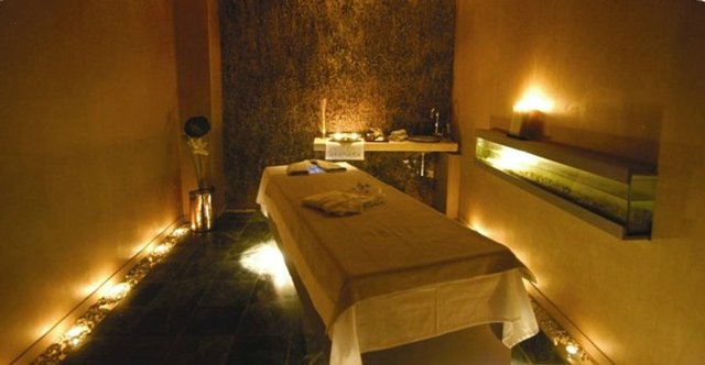 Sanda SPA: - Sanda Spa'da, birbirinden rahatlatıcı 60'ı aşkın terapi seçeneği ve Türk hamamının modernize edildiği hamam ritüeli bulunuyor. Ayrıca burada Sanda Breaks masajları da yaptırabiliyorsunuz.