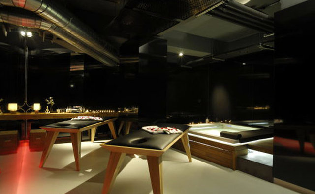 NuSPA: - Mars Entertainment Group'a bağlı NuSPA, modern bir atmosfere sahip merkezinde hem MAC spor salonu üyelerine hem de dışarıdan gelen konuklara özel hizmetler sunuyor.