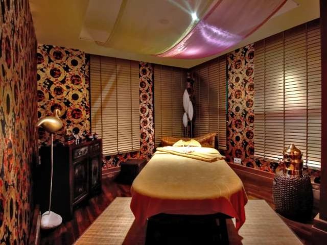 Sungate Port SPA: - Sungate Port Royal Oteli'ndeki Spa merkezi 8 bin metrekare. Hint, Tayland, Endonezya ve Avrupa masajlarından oluşan karma bir hizmet sunuluyor.