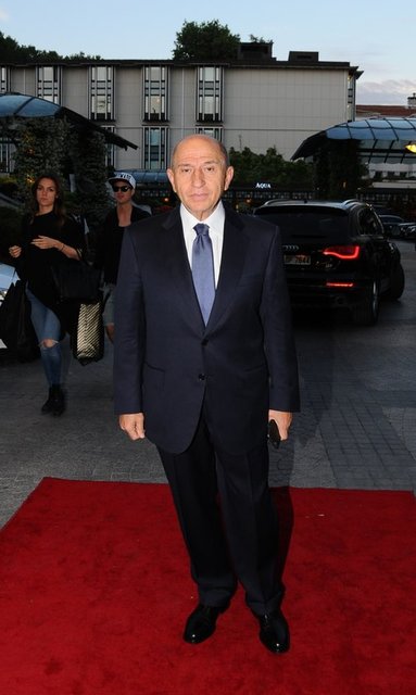 NİHAT ÖZDEMİR