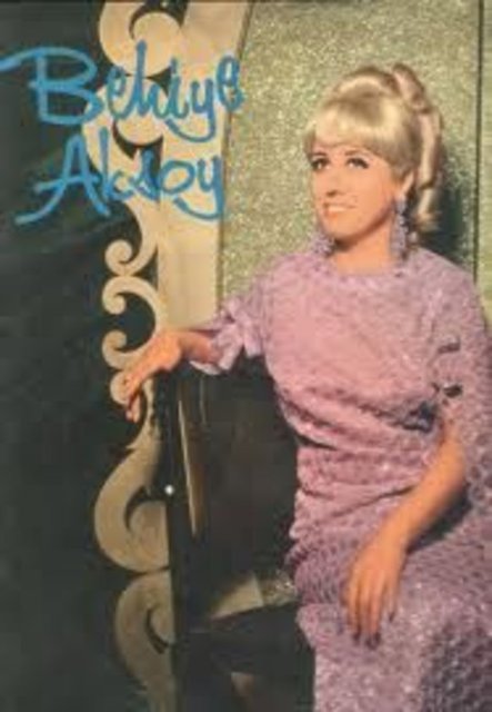 Maksim Gazinosu tarihinde, Zeki Müren'le yarışan tek kadın rakiptir.