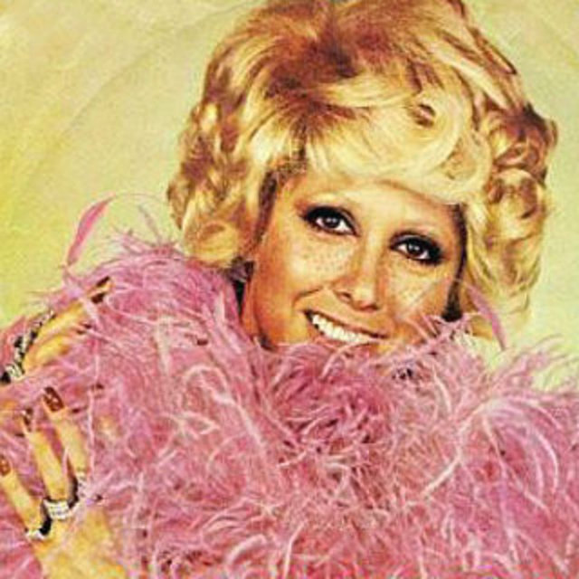 Behiye Aksoy, 19 Eylül 1933'te İstanbul'da doğdu.