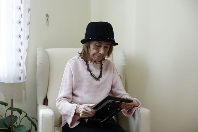 1967 yılında Kederli Günlerim, 1973 yılında Falcı isimli Türk filmlerinde baş rolde oynamıştı.