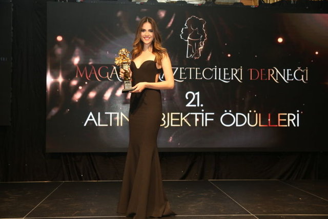 C Yapım'ın yapımcılığını üstlendiği, En İyi Magazin Programı seçilen 'Pazar Sürprizi'nin ödülünü güzel sunucu Elif Özkul aldı.