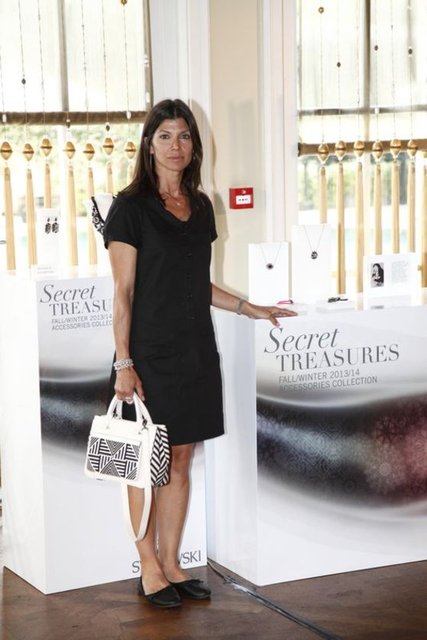 ZEYNEP ÜSTÜNEL