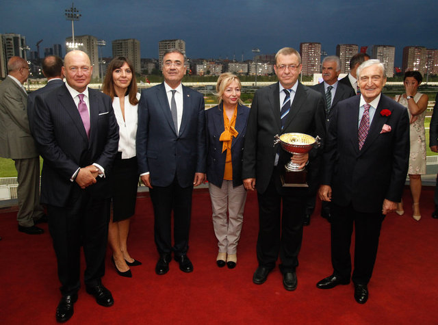 MUSTAFA V. KOÇ, ASLI ÖYMEN, YASİN KADRİ EKİNCİ, ZÜMRÜT ÖZARAR, UMUR ÖZARAR, RAHMİ KOÇ