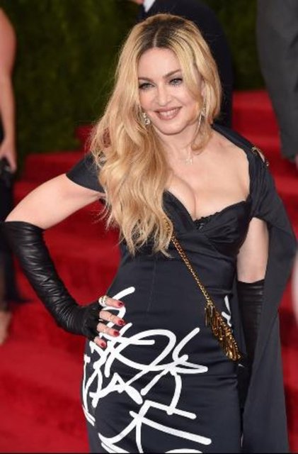 Madonna 	520 Milyon Dolar