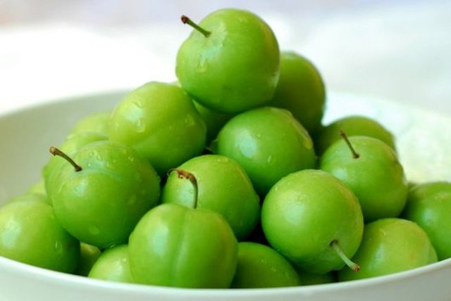 Aynı zamanda lutein ve zeaksantin adında iki önemli antioksidan da içeren yeşiller, makula dejenerasyonu (sarı nokta hastalığı olarak da bilinen bir retina hastalığı) riskini azaltmasıyla bilinir.