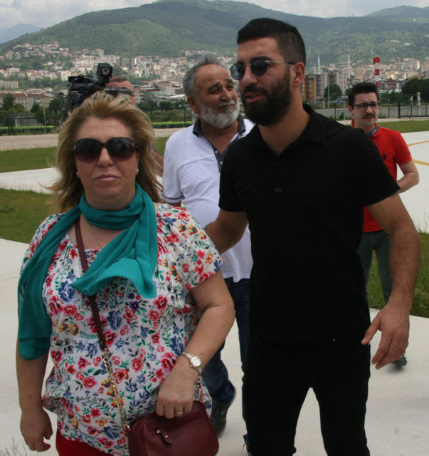 YILDIRIM NİKÂHI KARARI ALDILAR - Aslıhan Doğan'ın da müstakbel kayınvalidesinin bir dediğini iki etmediği, çok sıcak ve samimi bir yakınlık kurduğu konuşuluyor.